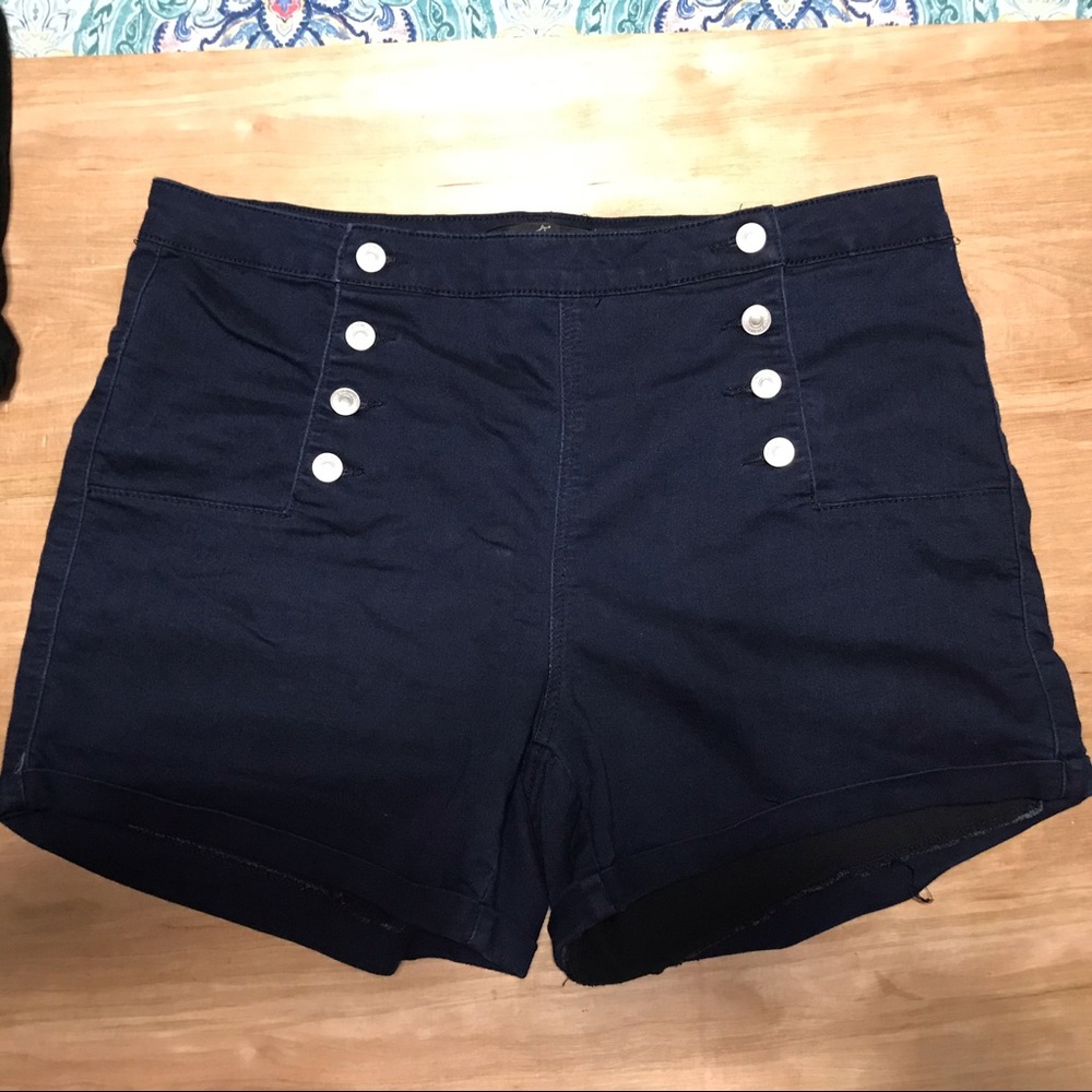0027 | navy shorts